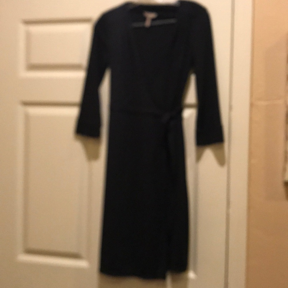 Old navy faux wrap dress. Cute and comfortable - Picture 1 of 4